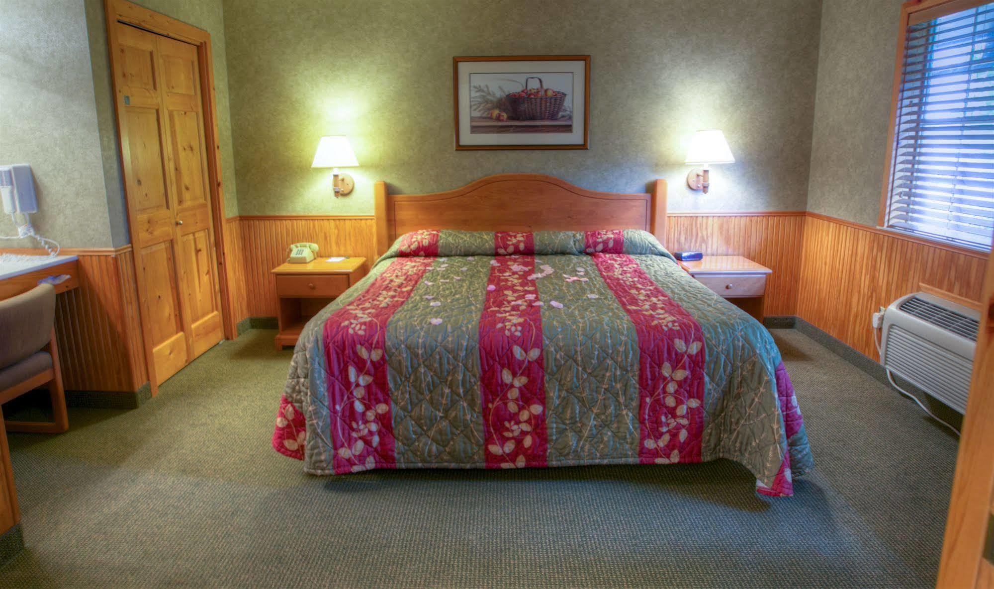 Hotel & Poulsbo
